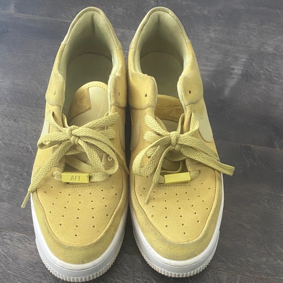 Nike Air Force 1 Low Yellow Sneakers - Picture 3 of 9
